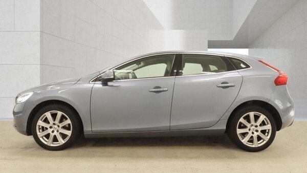 View our Volvo V40 2.0 T3 GPF Inscription Hatchback 5dr Petrol Manual Euro 6 (s/s) (152 ps)