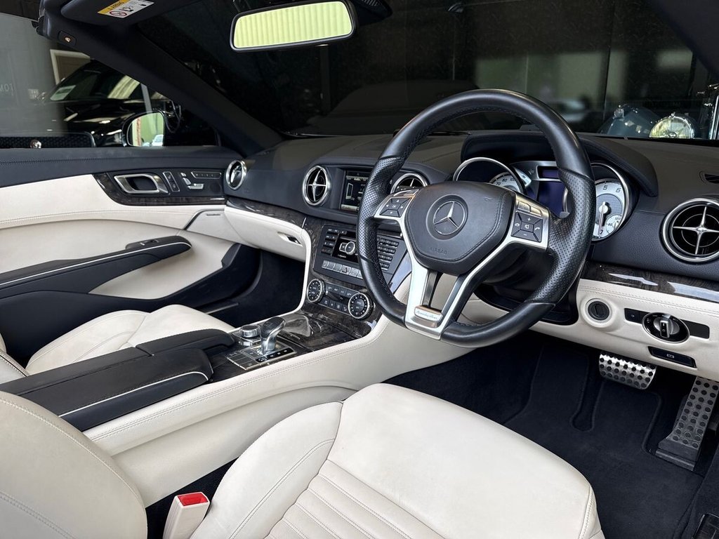 USED 2014 02 MERCEDES-BENZ SL 3.0 SL400 AMG Sport Convertible 2dr Petrol G-Tronic Euro 6 (s/s) (333 ps) GLASS ROOF|NAPPA LEATHER|HK