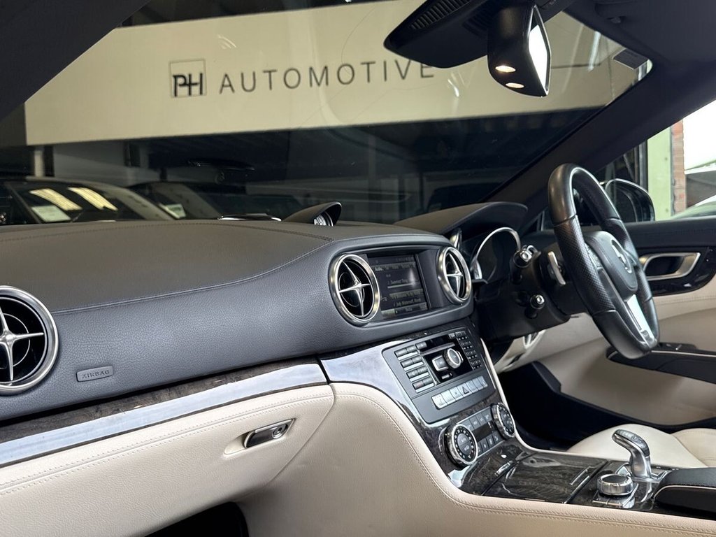 USED 2014 02 MERCEDES-BENZ SL 3.0 SL400 AMG Sport Convertible 2dr Petrol G-Tronic Euro 6 (s/s) (333 ps) GLASS ROOF|NAPPA LEATHER|HK