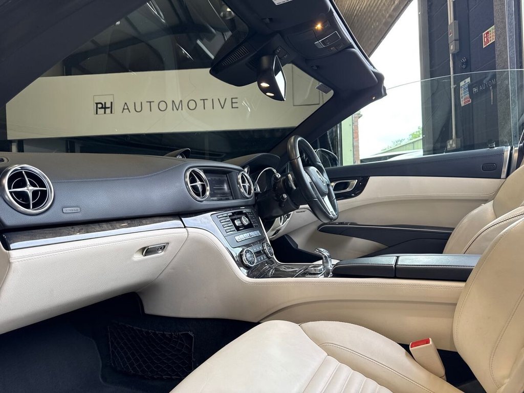 USED 2014 02 MERCEDES-BENZ SL 3.0 SL400 AMG Sport Convertible 2dr Petrol G-Tronic Euro 6 (s/s) (333 ps) GLASS ROOF|NAPPA LEATHER|HK