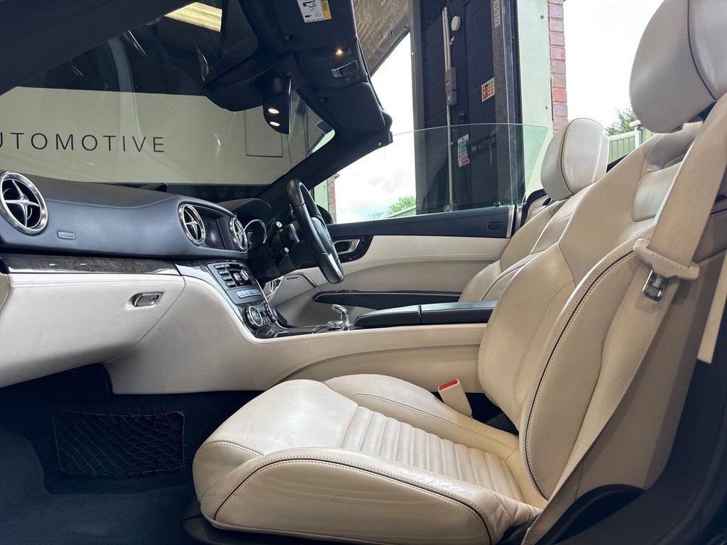 USED 2014 02 MERCEDES-BENZ SL 3.0 SL400 AMG Sport Convertible 2dr Petrol G-Tronic Euro 6 (s/s) (333 ps) GLASS ROOF|NAPPA LEATHER|HK
