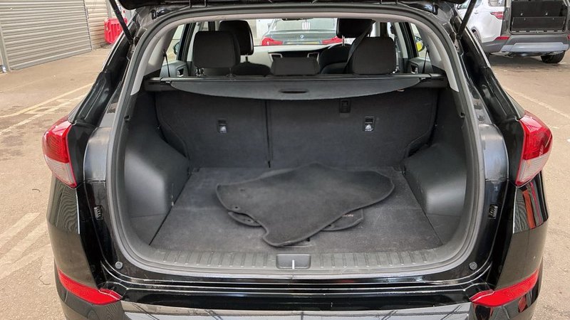 2016 Hyundai Tucson in black — photo 8 of 27