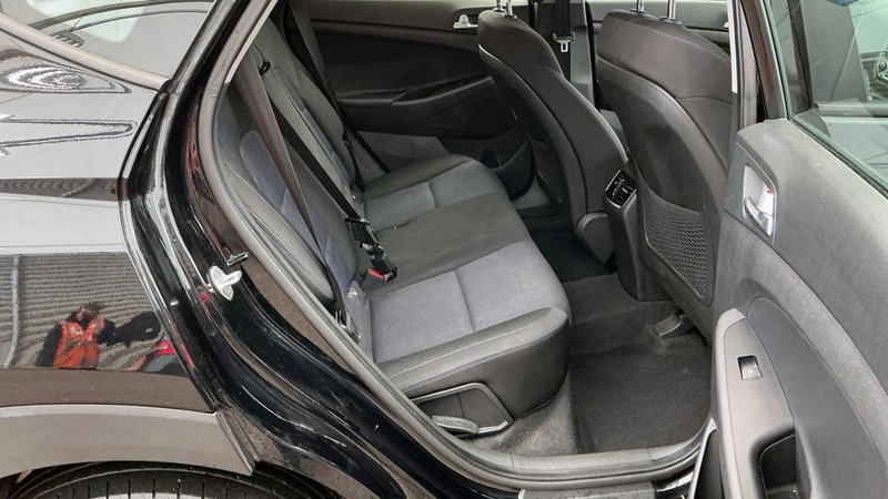 2016 Hyundai Tucson in black — photo 10 of 27