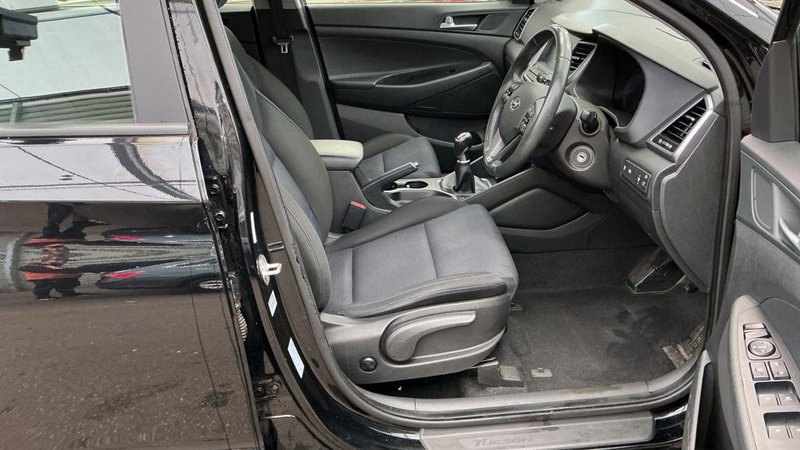 2016 Hyundai Tucson in black — photo 11 of 27