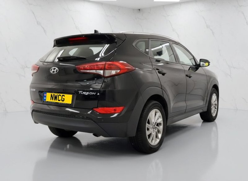 2016 Hyundai Tucson in black — photo 6 of 27