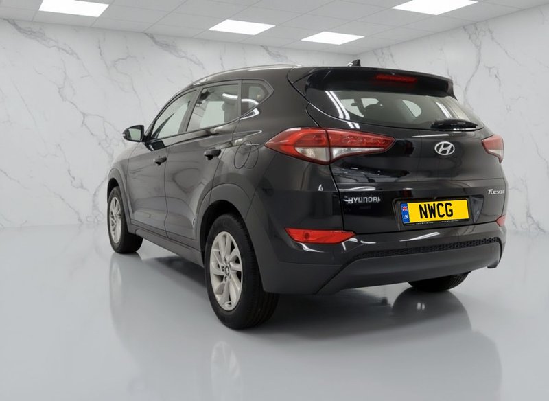 2016 Hyundai Tucson in black — photo 4 of 27