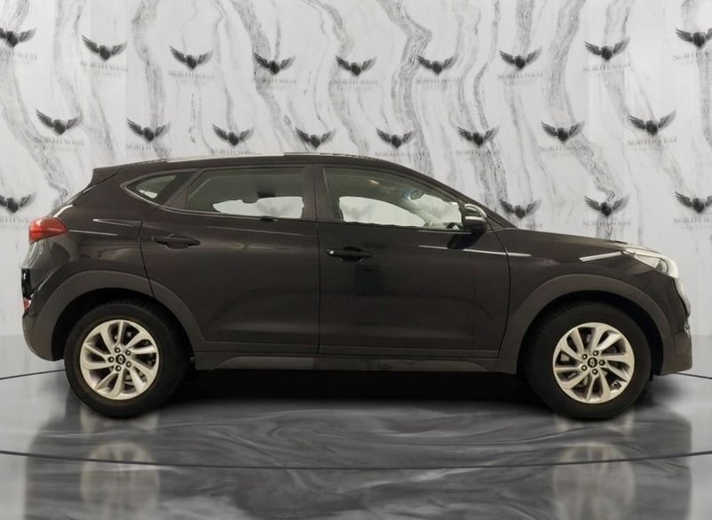 2016 Hyundai Tucson in black — photo 9 of 14