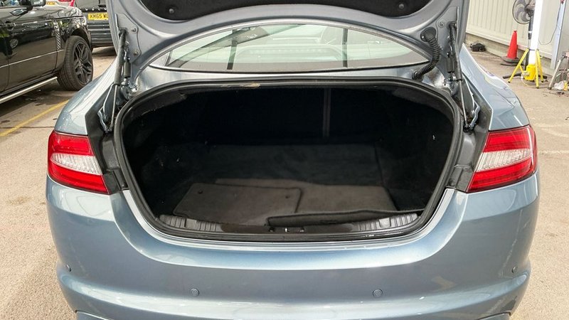 2013 Jaguar XF in grey — photo 11 of 11