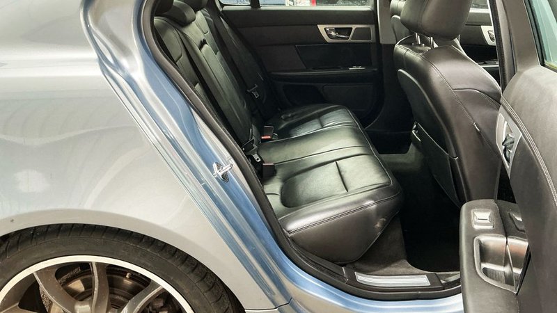 2013 Jaguar XF in grey — photo 10 of 11