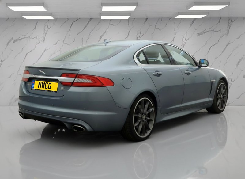 2013 Jaguar XF in grey — photo 4 of 11