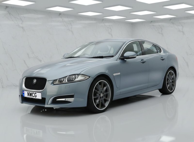 2013 Jaguar XF in grey — photo 2 of 11