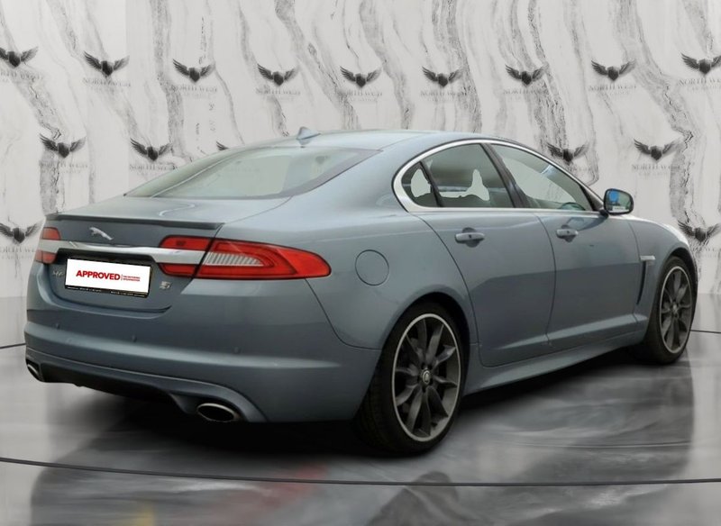 2013 Jaguar XF in grey — photo 4 of 14