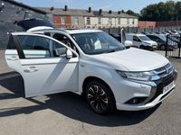 USED 2017 67 MITSUBISHI OUTLANDER 2.0h 12kWh 4h SUV 5dr Petrol Plug-in Hybrid CVT 4WD Euro 6 (s/s) (200 ps) ***FULL SERVICE HISTORY, 2 KEYS***