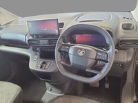 USED 2024 74 VAUXHALL Combo Life Electric 52kWh Design XL MPV 5dr Electric Auto (7.4kW Charger) (136 ps) 