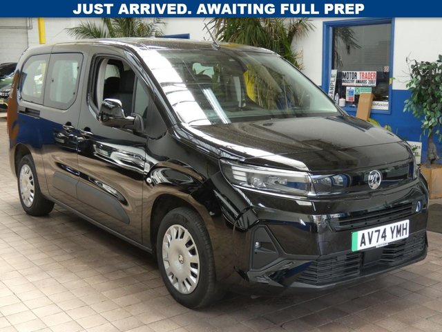 View our Vauxhall Combo Life Electric 52kWh Design XL MPV 5dr Electric Auto (7.4kW Charger) (136 ps)