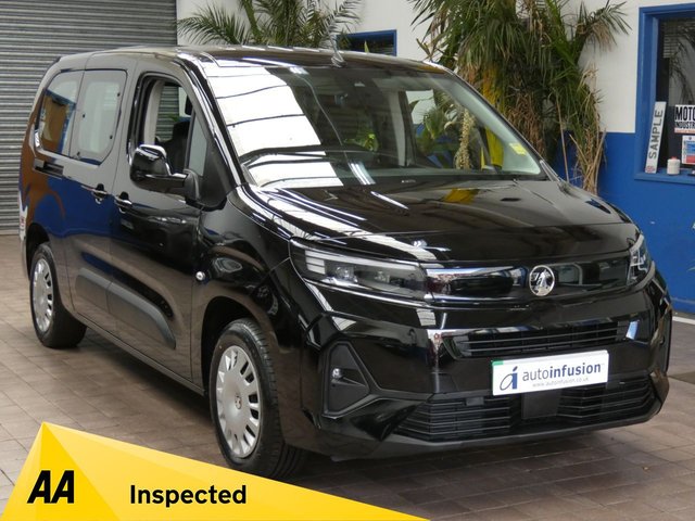 View our Vauxhall Combo Life Electric 52kWh Design XL MPV 5dr Electric Auto (7.4kW Charger) (136 ps)