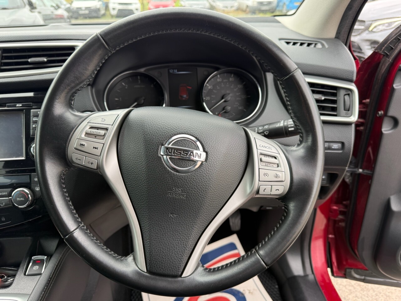 2015 NISSAN QASHQAI 1.5 dCi Tekna SUV 5dr Diesel Manual 2WD Euro 6 (s/s) (110 ps) - vehicle photo 11 for sale on PureCar