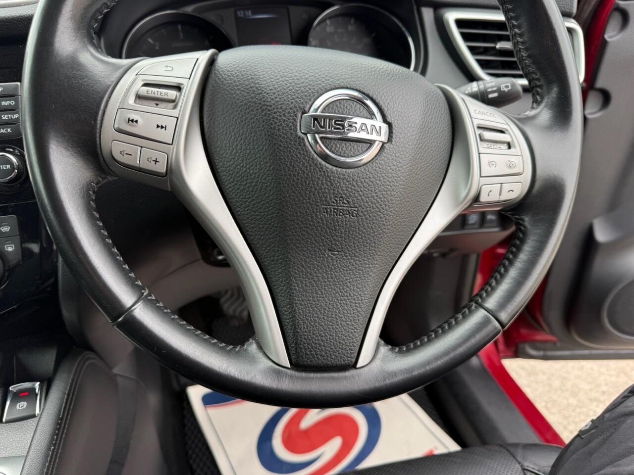 2015 NISSAN QASHQAI 1.5 dCi Tekna SUV 5dr Diesel Manual 2WD Euro 6 (s/s) (110 ps) - vehicle photo 12 for sale on PureCar