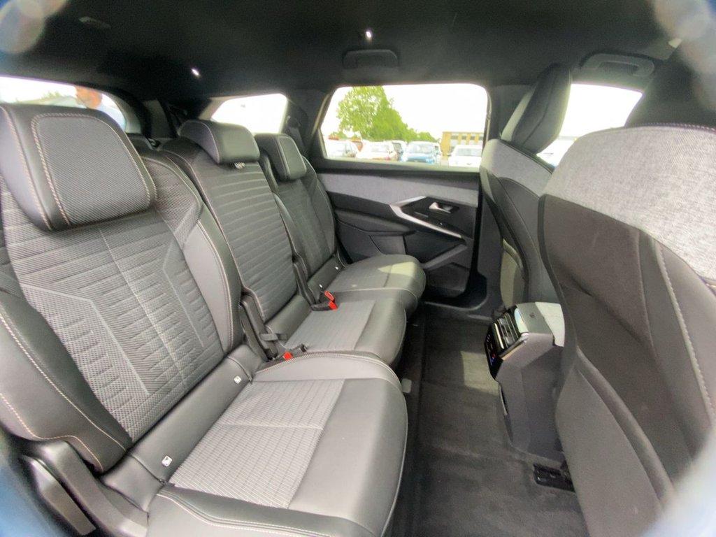 USED 2025 75 PEUGEOT E-5008 73kWh Allure SUV 5dr Electric Auto (210 ps) 