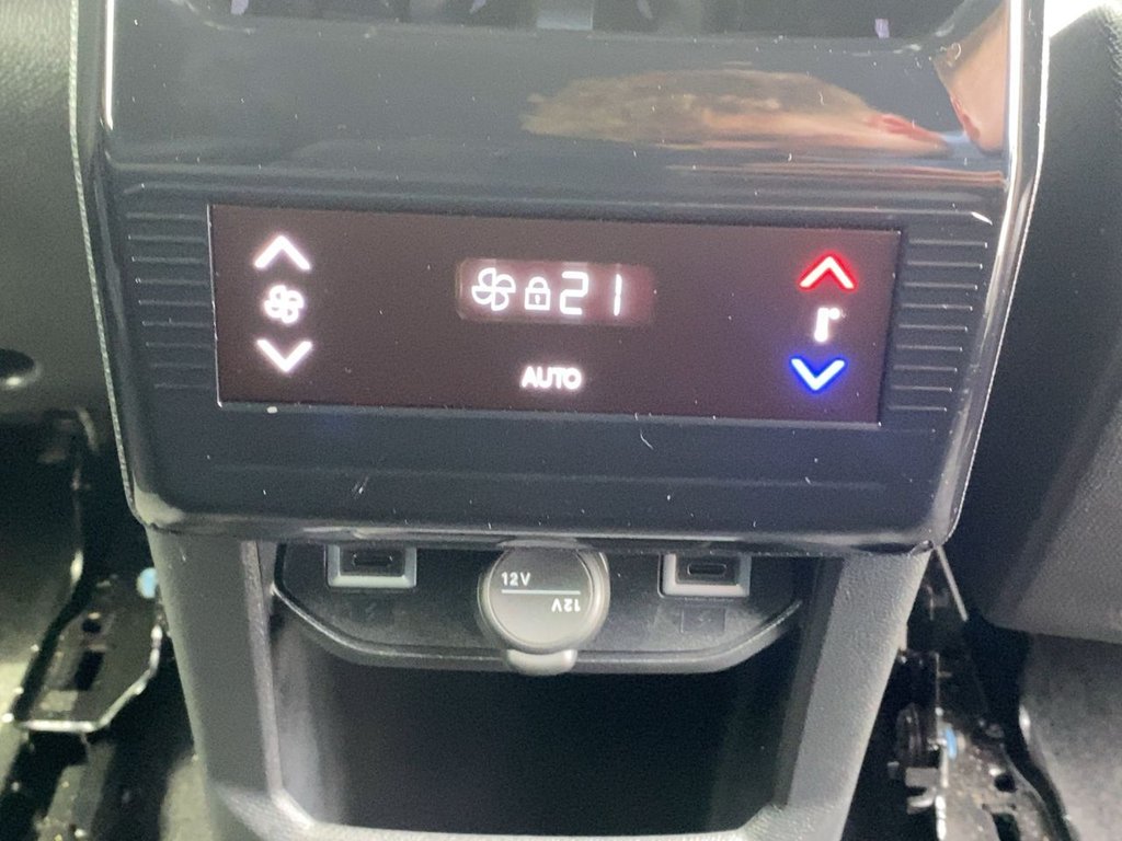 USED 2025 75 PEUGEOT E-5008 73kWh Allure SUV 5dr Electric Auto (210 ps) 