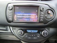USED 2020 20 TOYOTA YARIS 1.5 VVT-h Y20 Bi-tone Hatchback 5dr Petrol Hybrid E-CVT Automatic Euro 6 (s/s) (100 ps) LOW MILEAGE SELF CHARGING HYBRID,,,GREAT ECONOMY,,,SPEC INCLUDES SAT NAV,,,REVERSING CAMERA,,,CRUISE CONTROL AND MUCH MORE,,,SERVICE HISTORY,,,PARTS AND LABOUR WARRANTY INCLUDED,,,,NEW M.O.T AND SERVICE BEFORE COLLECTION.