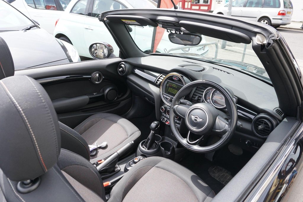 USED 2017 67 MINI CONVERTIBLE 1.5 Cooper Auto Euro 6 (s/s) 2dr AUTOMATIC