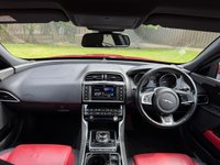 USED 2017 17 JAGUAR XE 2.0d R-Sport Saloon 4dr Diesel Auto Euro 6 (s/s) (180 ps) Red interior| Euro 6 | R-Sport