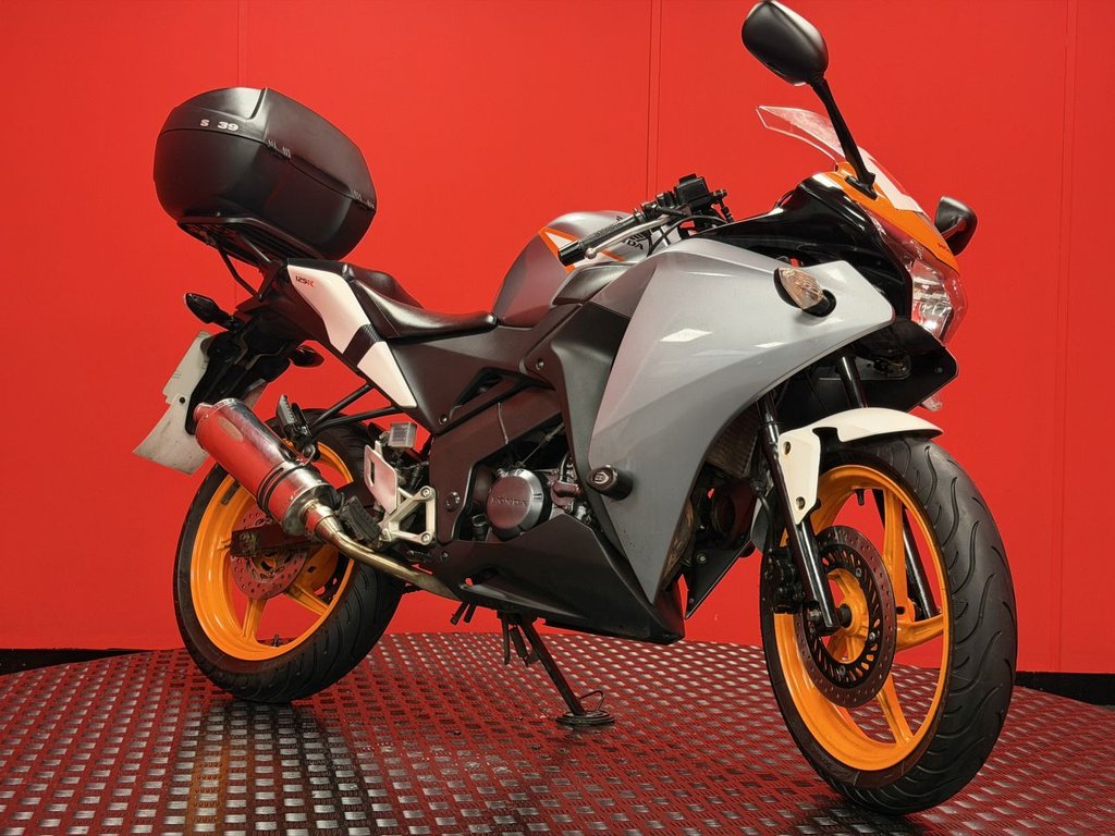 USED 2011 11 HONDA CBR125R TRADE BIKES AT TRADE PRICES SHAD TOP BOX