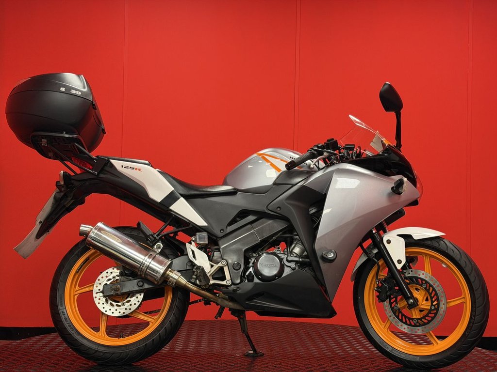 USED 2011 11 HONDA CBR125R TRADE BIKES AT TRADE PRICES SHAD TOP BOX