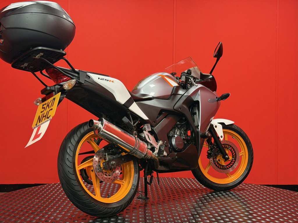USED 2011 11 HONDA CBR125R TRADE BIKES AT TRADE PRICES SHAD TOP BOX