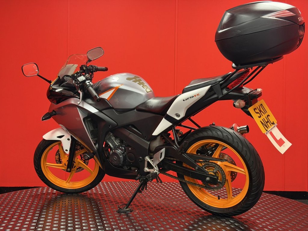 USED 2011 11 HONDA CBR125R TRADE BIKES AT TRADE PRICES SHAD TOP BOX