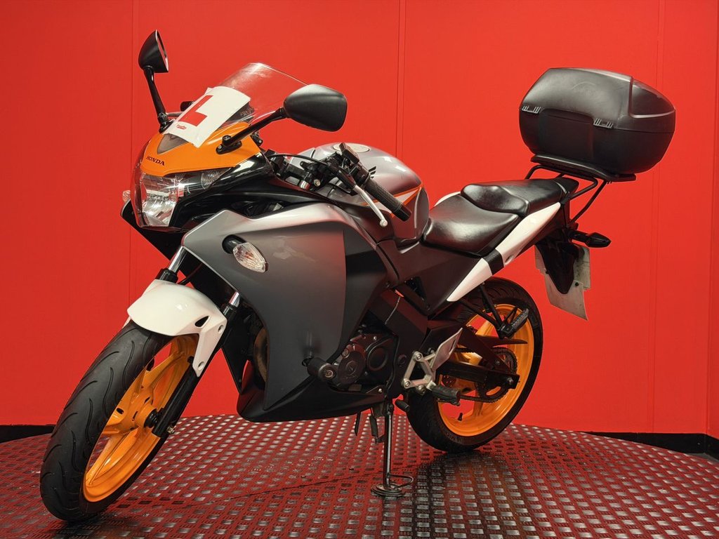 USED 2011 11 HONDA CBR125R TRADE BIKES AT TRADE PRICES SHAD TOP BOX