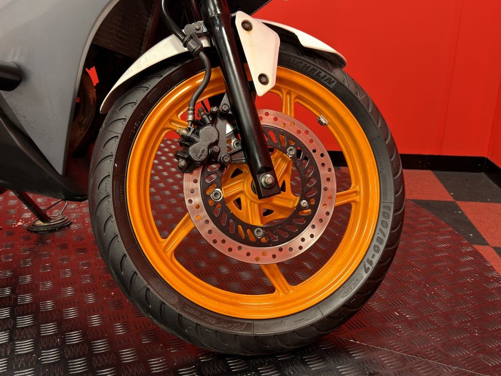 USED 2011 11 HONDA CBR125R TRADE BIKES AT TRADE PRICES SHAD TOP BOX