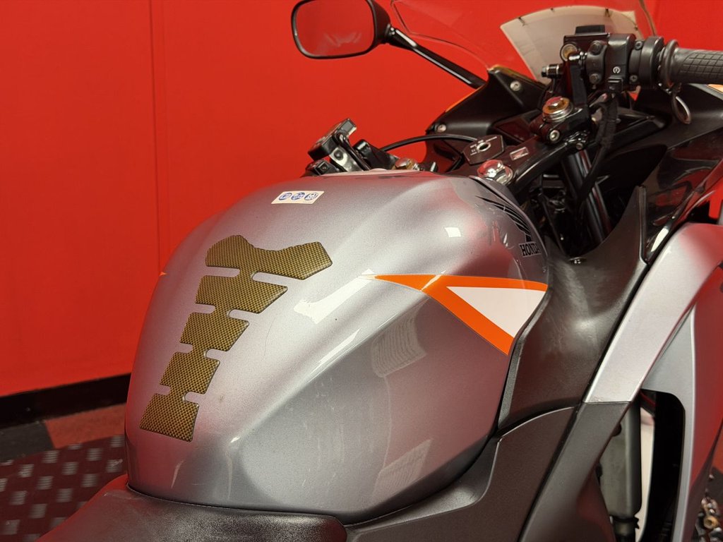 USED 2011 11 HONDA CBR125R TRADE BIKES AT TRADE PRICES SHAD TOP BOX