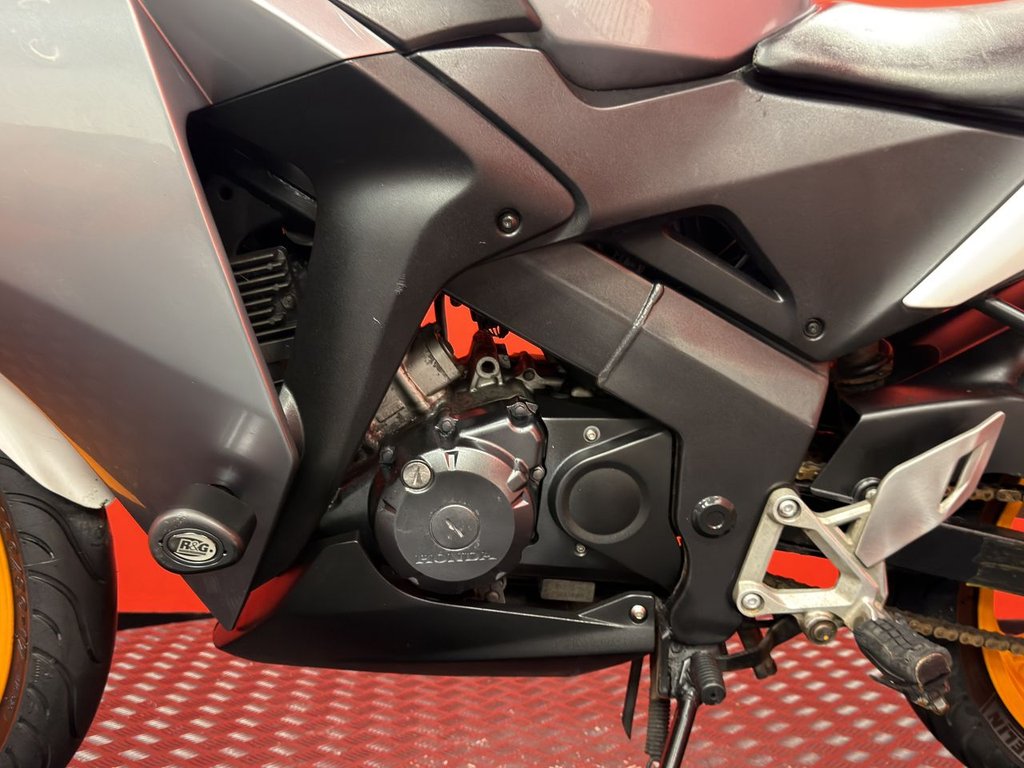 USED 2011 11 HONDA CBR125R TRADE BIKES AT TRADE PRICES SHAD TOP BOX