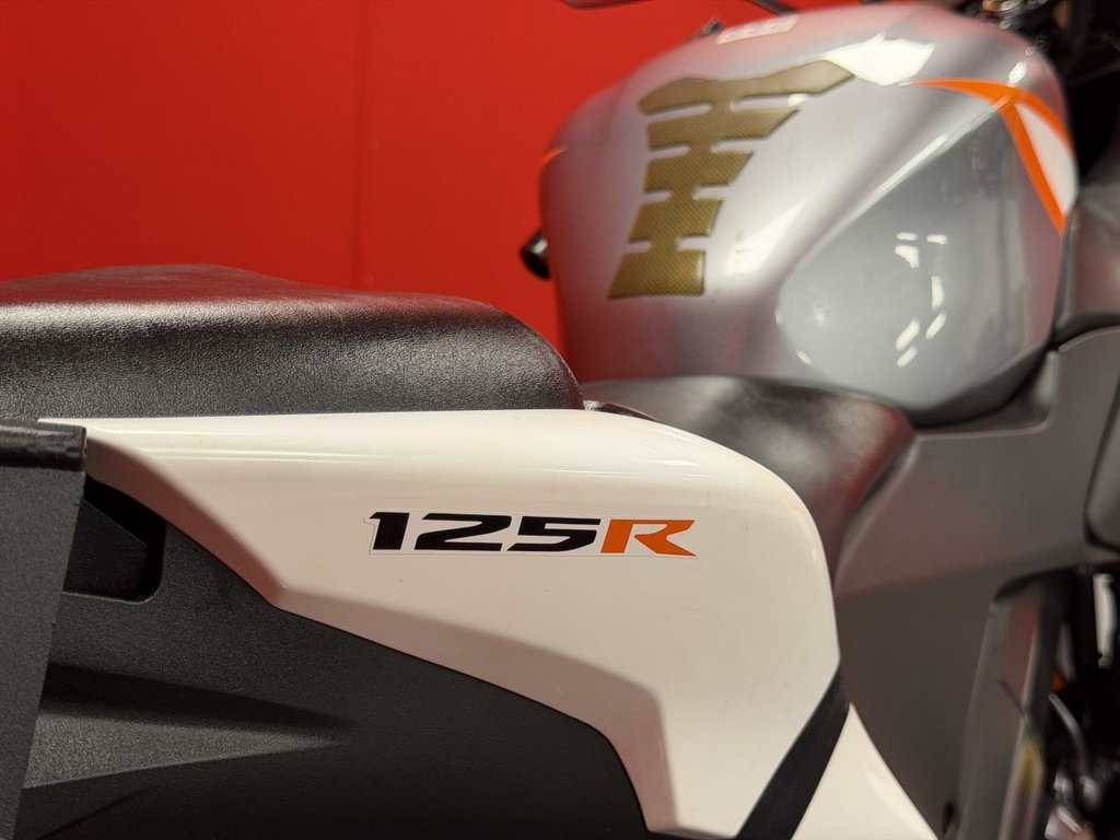 USED 2011 11 HONDA CBR125R TRADE BIKES AT TRADE PRICES SHAD TOP BOX