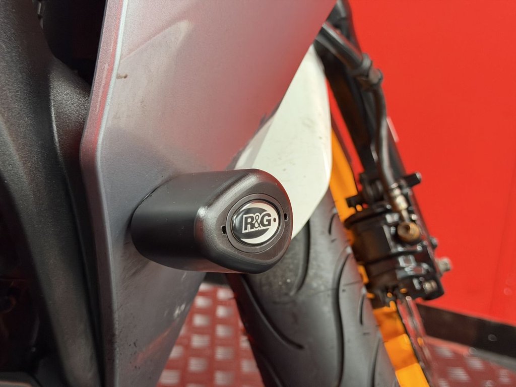 USED 2011 11 HONDA CBR125R TRADE BIKES AT TRADE PRICES SHAD TOP BOX