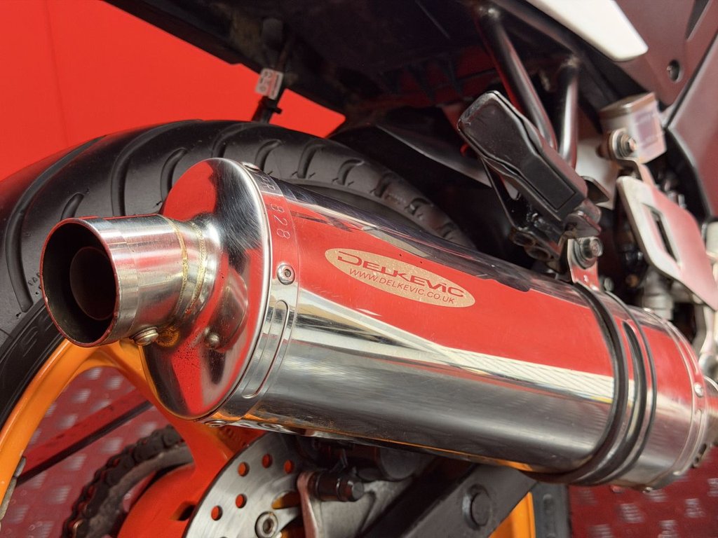 USED 2011 11 HONDA CBR125R TRADE BIKES AT TRADE PRICES SHAD TOP BOX