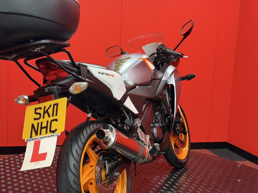 USED 2011 11 HONDA CBR125R TRADE BIKES AT TRADE PRICES SHAD TOP BOX