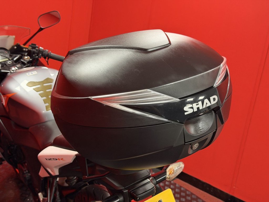 USED 2011 11 HONDA CBR125R TRADE BIKES AT TRADE PRICES SHAD TOP BOX