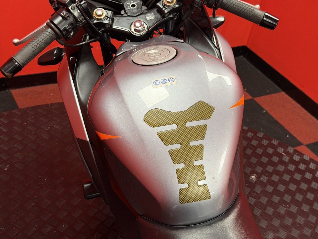 USED 2011 11 HONDA CBR125R TRADE BIKES AT TRADE PRICES SHAD TOP BOX