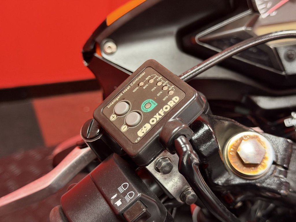 USED 2011 11 HONDA CBR125R TRADE BIKES AT TRADE PRICES SHAD TOP BOX