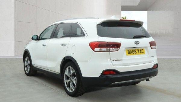 View our KIA SORENTO