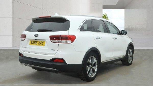 View our KIA SORENTO