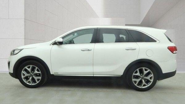 View our KIA SORENTO