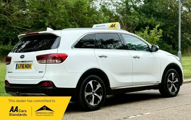 View our KIA SORENTO