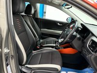 USED 2018 18 KIA STONIC 1.6 CRDi First Edition SUV 5dr Diesel Manual Euro 6 (s/s) (108 bhp) Gorgeous Stonic  "First Edition" with Lovely Spec, SATNAV, CarPlay, Parking Camera, Privacy Glass, 61000 Miles Kia Service History & up to 74MPG