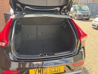 USED 2019 19 VOLVO V40 2.0 T2 R-Design Edition Hatchback 5dr Petrol Manual Euro 6 (s/s) (122 ps) 