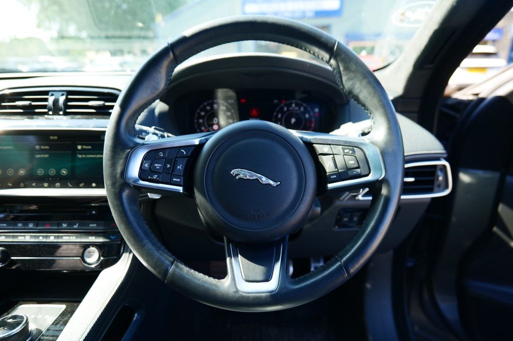 2020 Jaguar F-Pace thumbnail 4