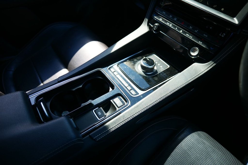 2020 Jaguar F-Pace thumbnail 8